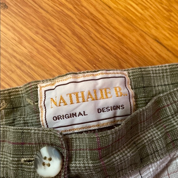 Chic Plaid Women's Shorts in Green and Gray - Picture 2 of 3